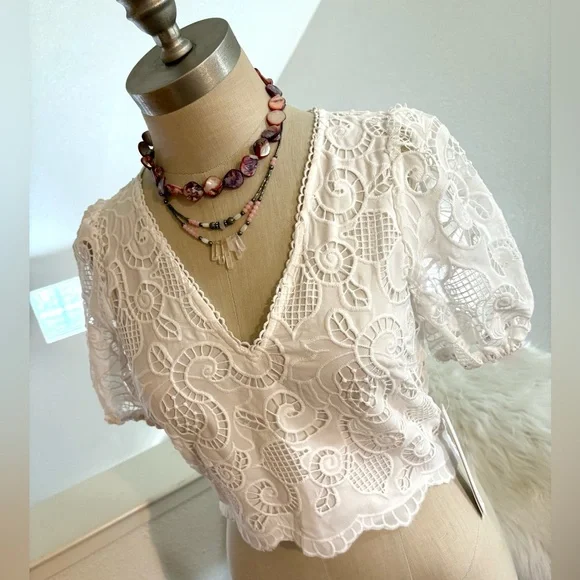 NWT XS White Lace Eyelet Embroidery Aqua Crop Top - Picture 2 of 7